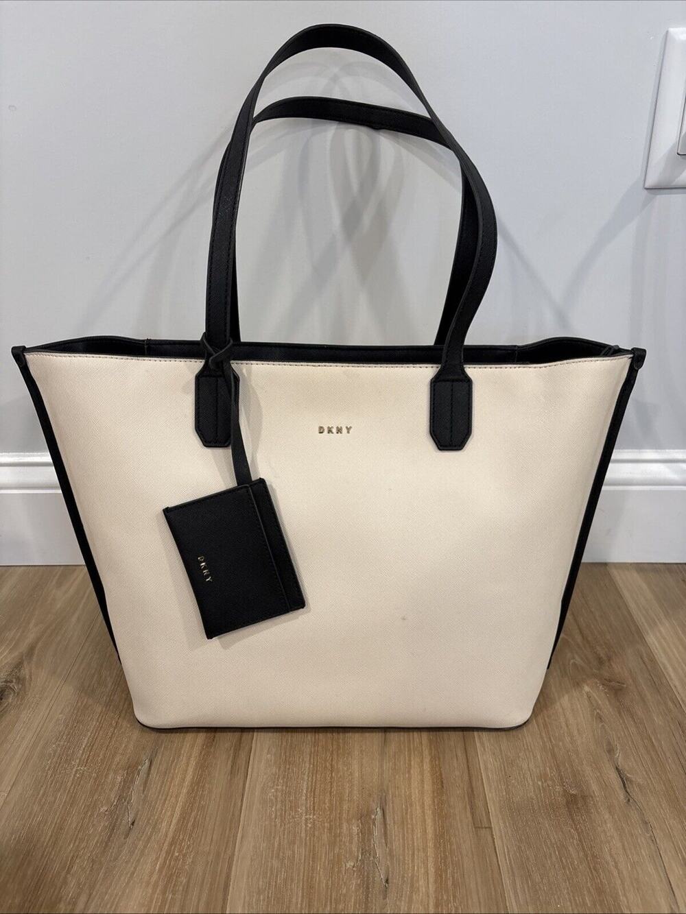 DKNY Bradee Tote Cream With Black Accents 15x12” Card Wallet R14AHQ04